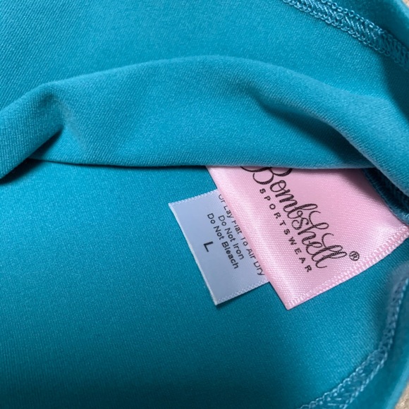 BOMBSHELL SPORTSWEAR - Picture 3 of 9